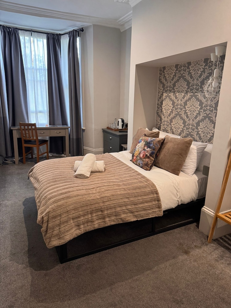 Double Room, Shared Bathroom, Park View (Room 4)