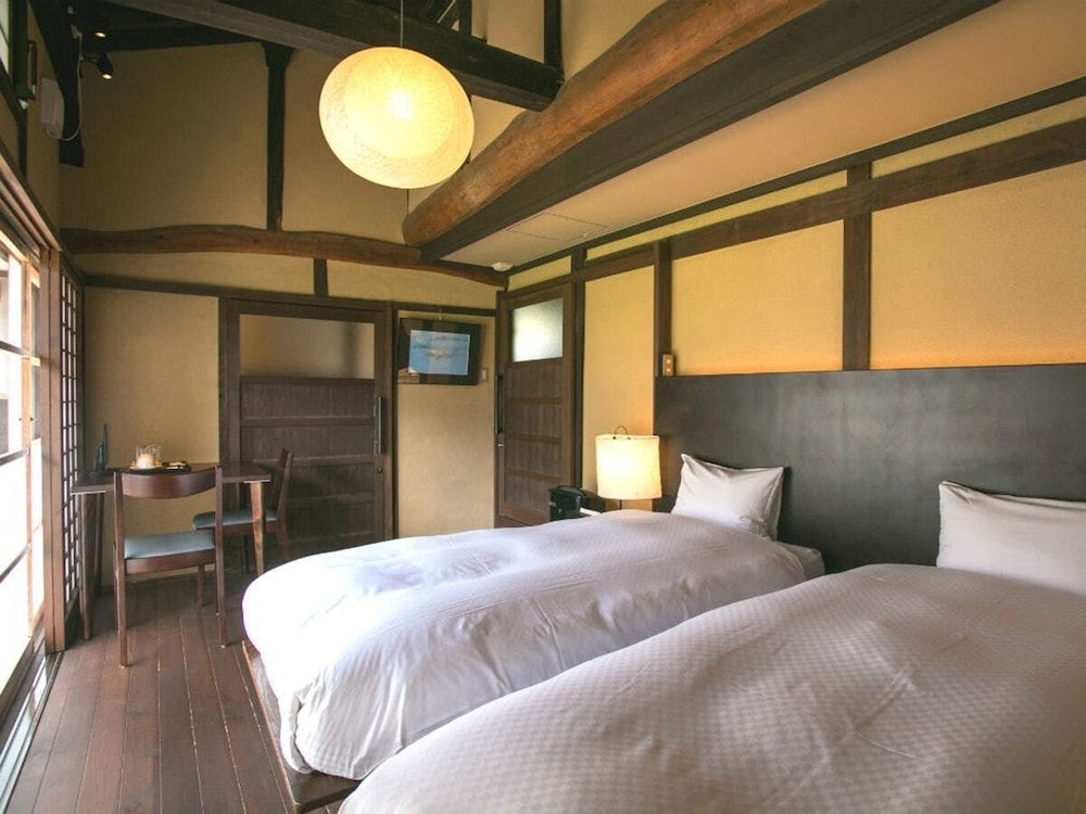 Economy Twin Room photo 2