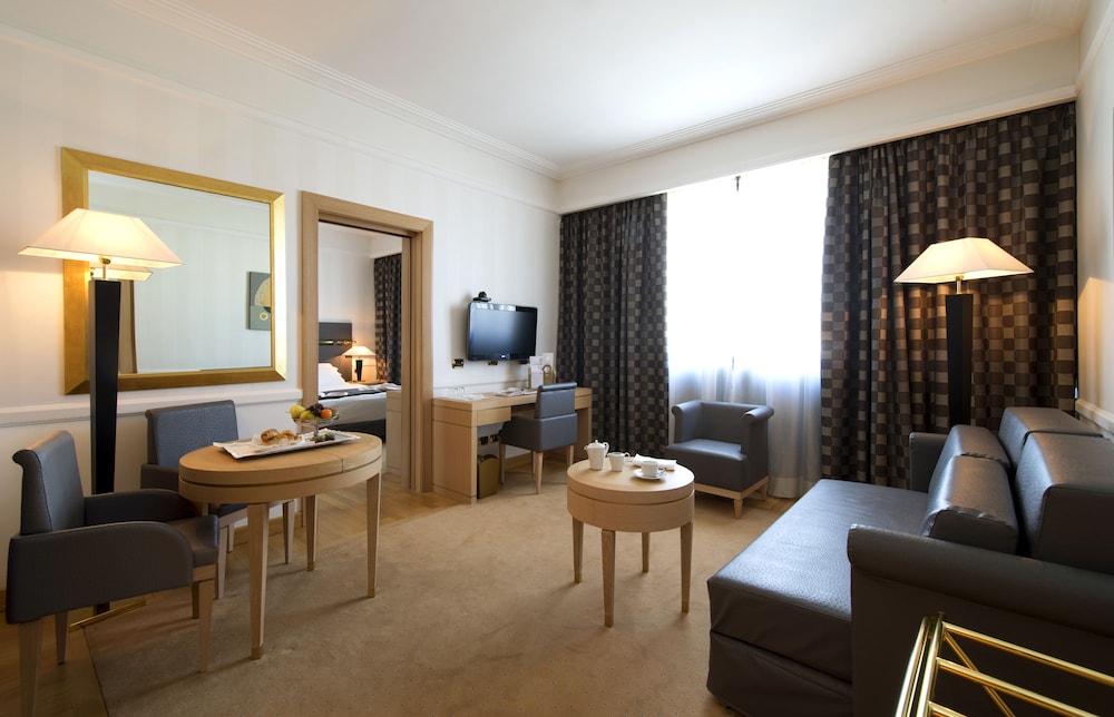 Suite B - Photo 11