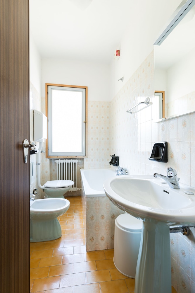 Basic Double Room - Photo 10