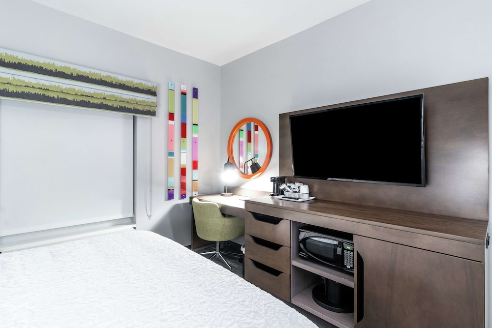 Room, 2 Queen Beds, Refrigerator photo 1