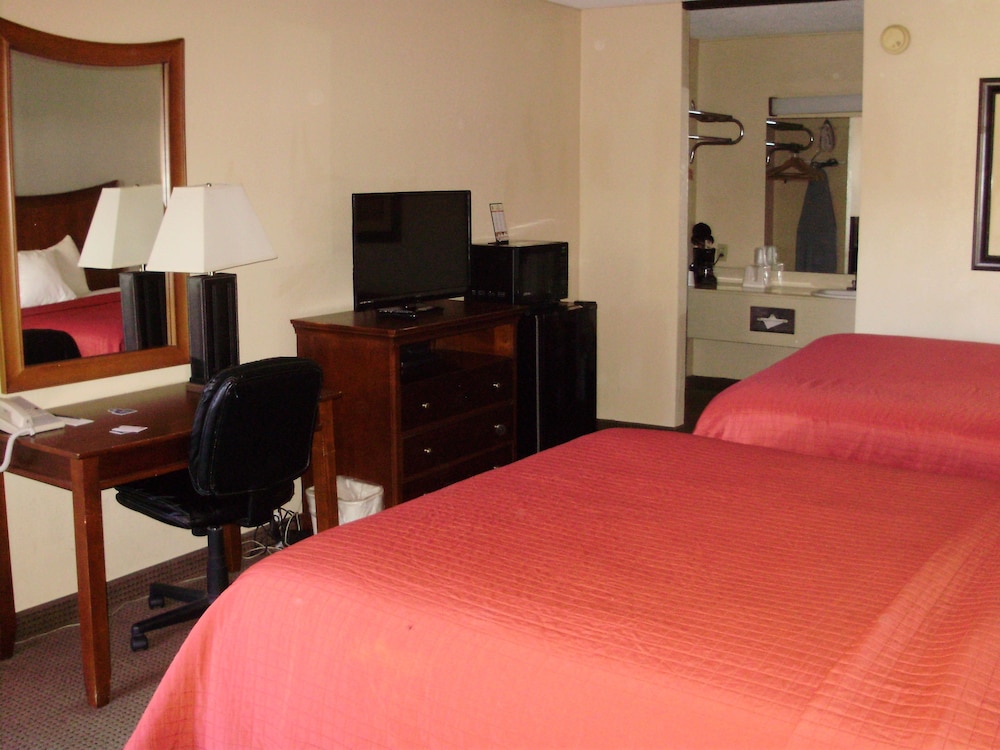 Deluxe Room, 2 Queen Beds photo 2