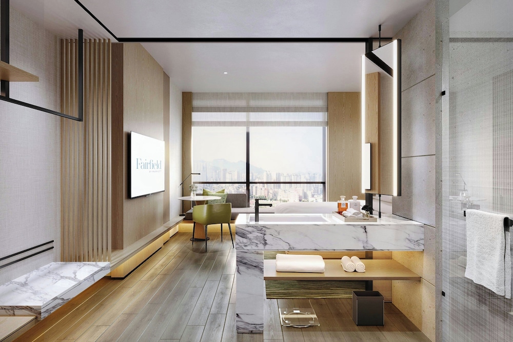 Comfort Room, 1 King Bed, City View photo 2