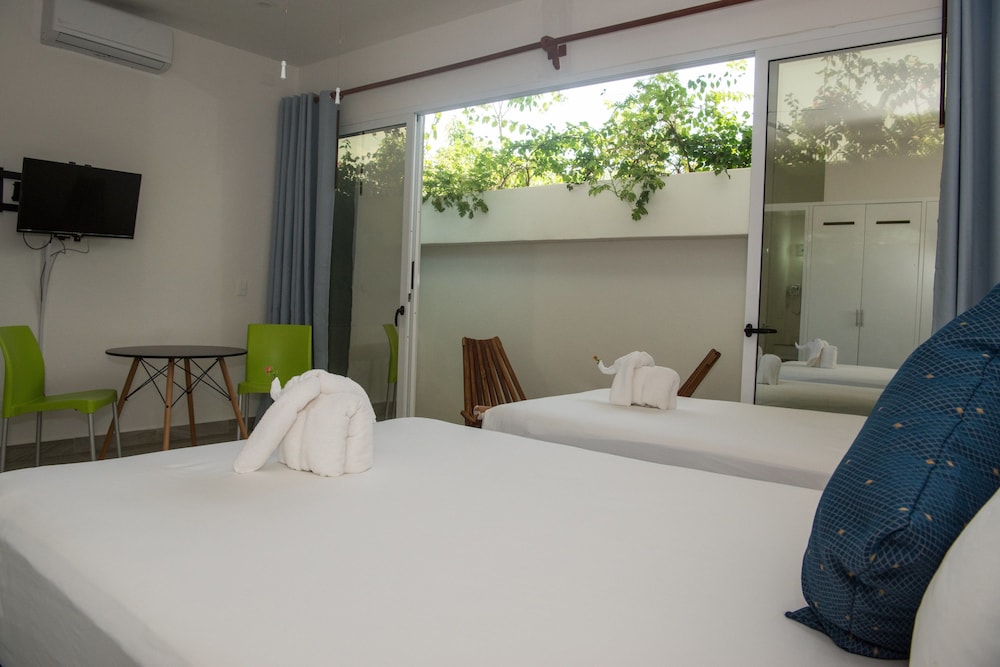 Eco Luxury Deluxe Suite 5 Infinity pool