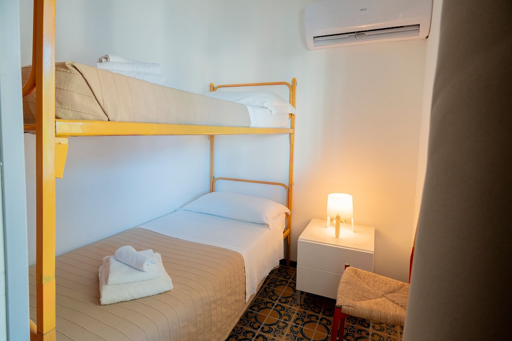 Classic Quadruple Room photo 3