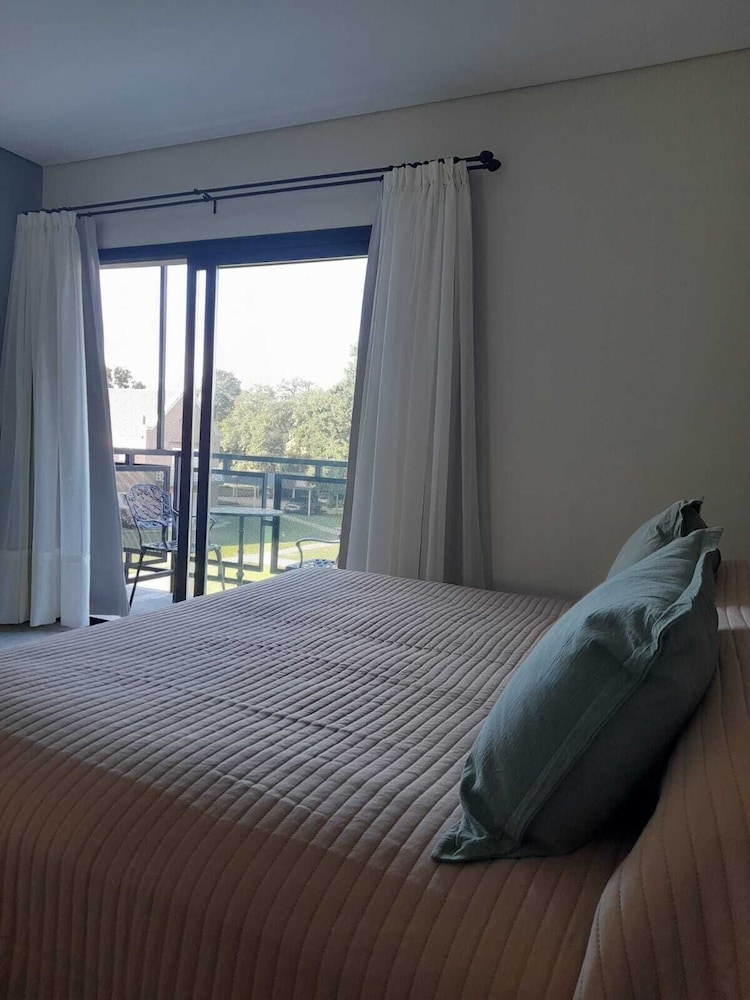 Superior Suite, 1 King Bed, Pool View, Tower photo 3