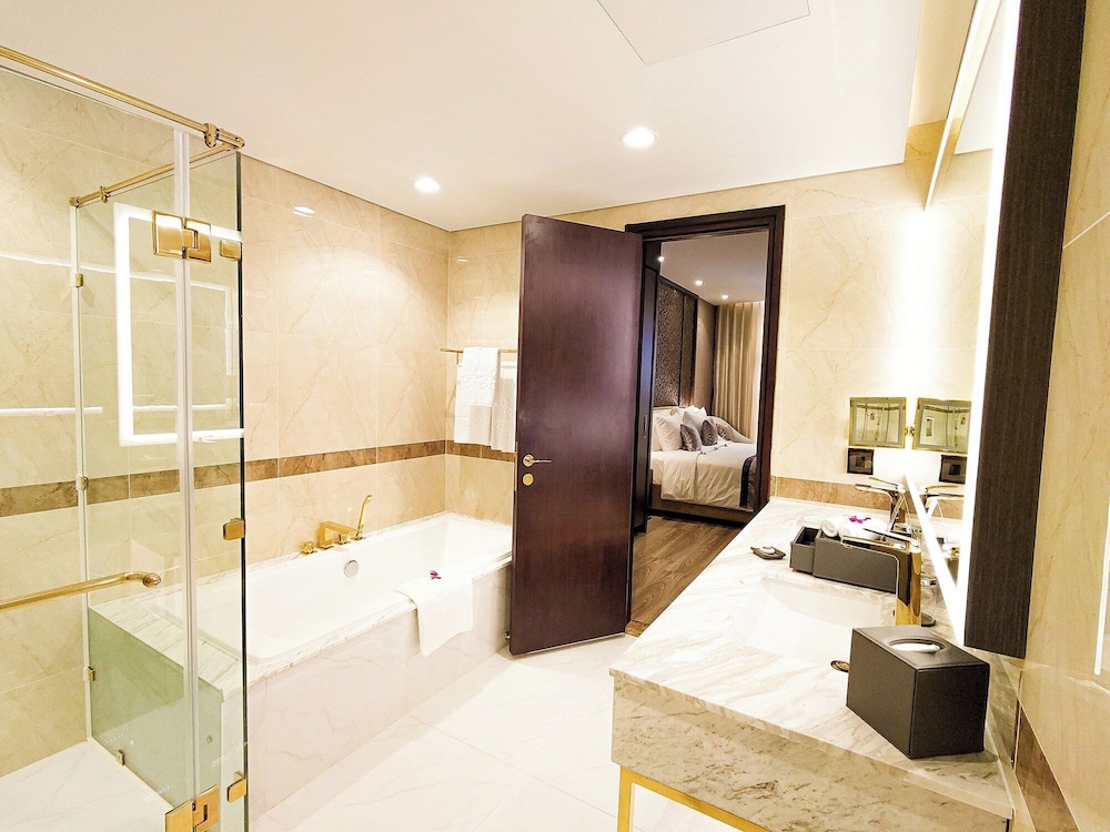 Prime Suite Room - Photo 5