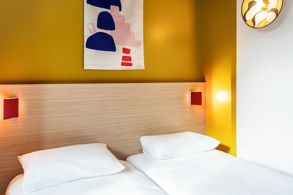 Standard Room, 2 Twin Beds - Photo 5
