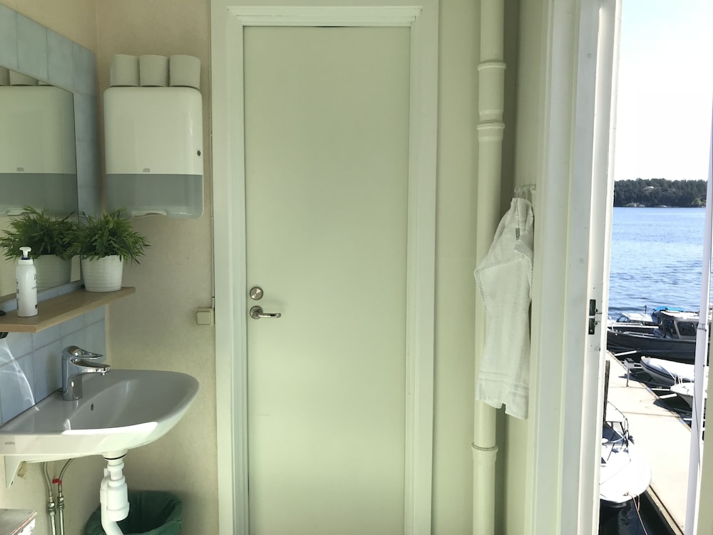 Quadruple Room, Shared Bathroom photo 3