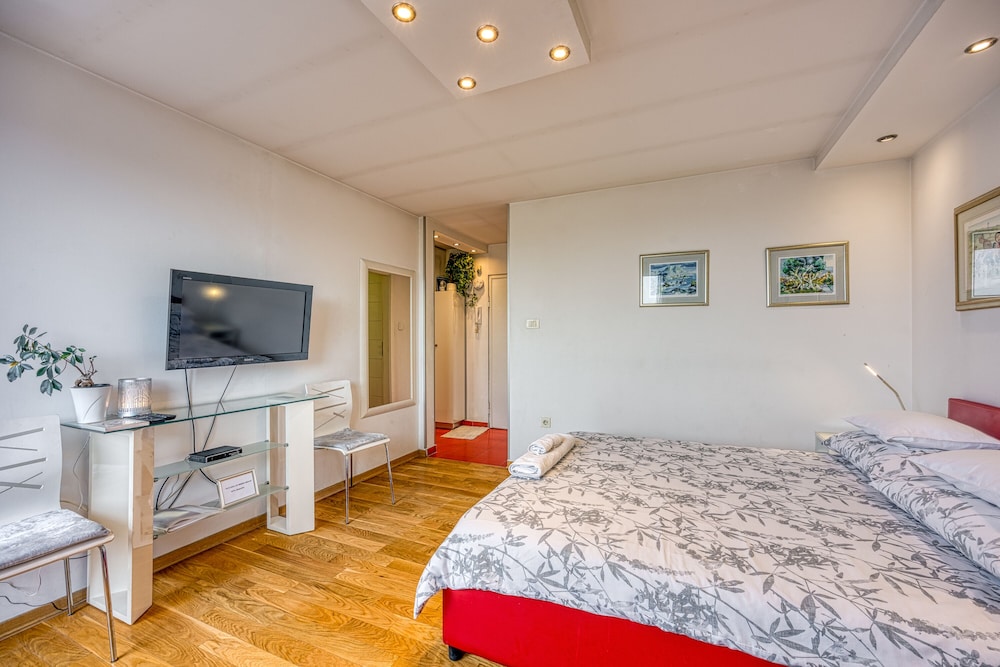 Standard Studio, Mountain View (Cozy Penthouse with Panoramic view)