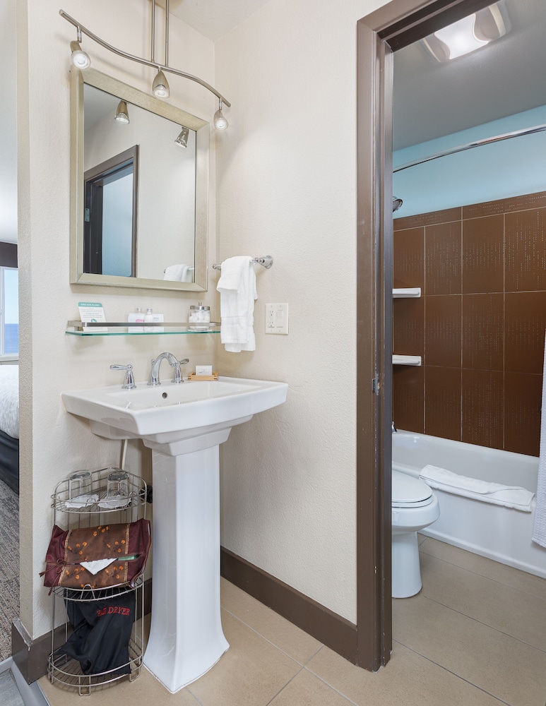 Deluxe Room, 1 King Bed, Ocean View, Oceanfront photo 2