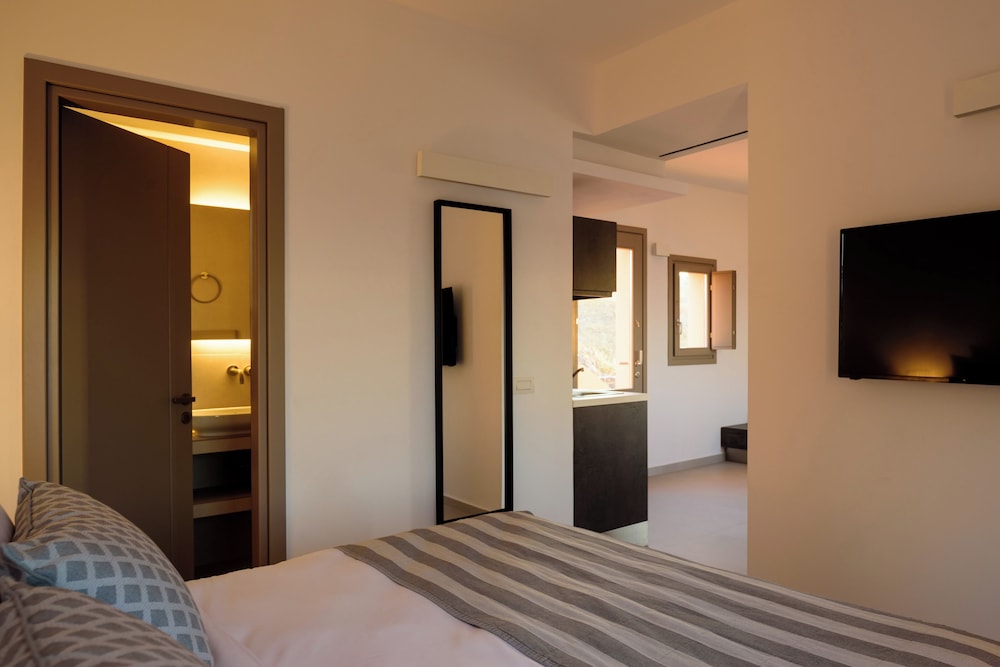 Junior Suite with Hot Tub and Caldera View - Photo 5