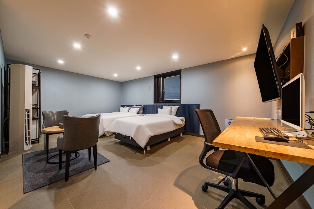 Family Twin Room, Multiple Beds, Non Smoking, Hot Tub photo 1