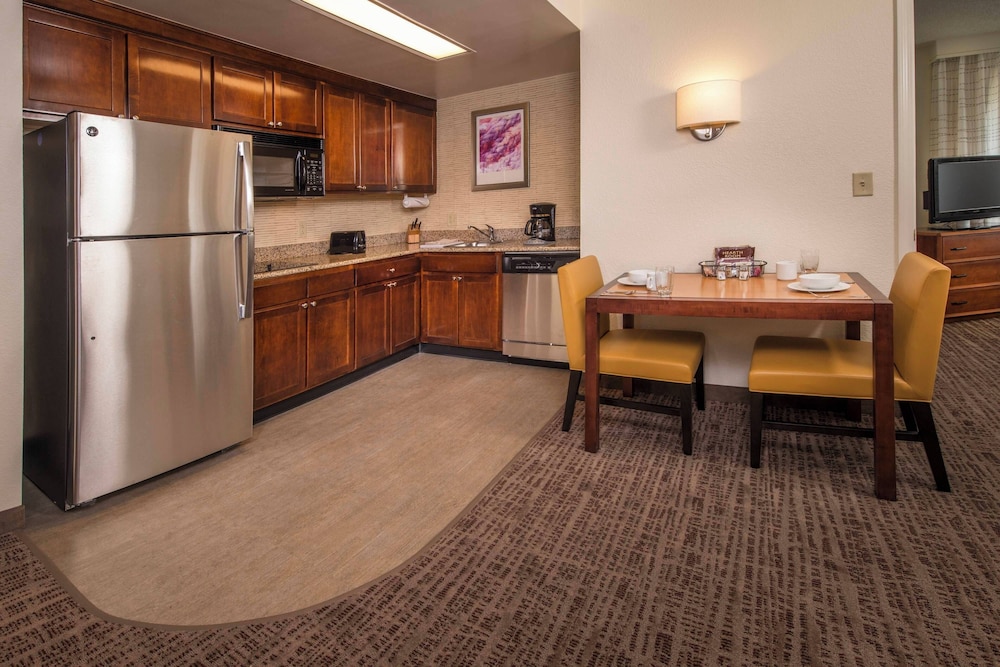 Suite, 1 Bedroom - Photo 3