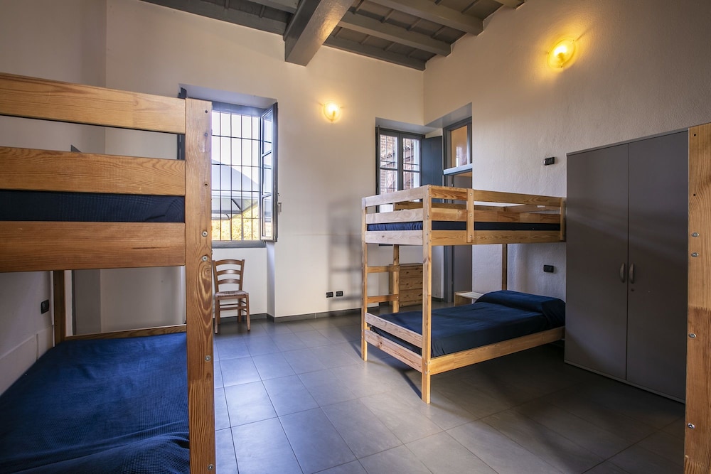 Shared Dormitory, Mixed Dorm, Shared Bathroom (6 beds) photo 2