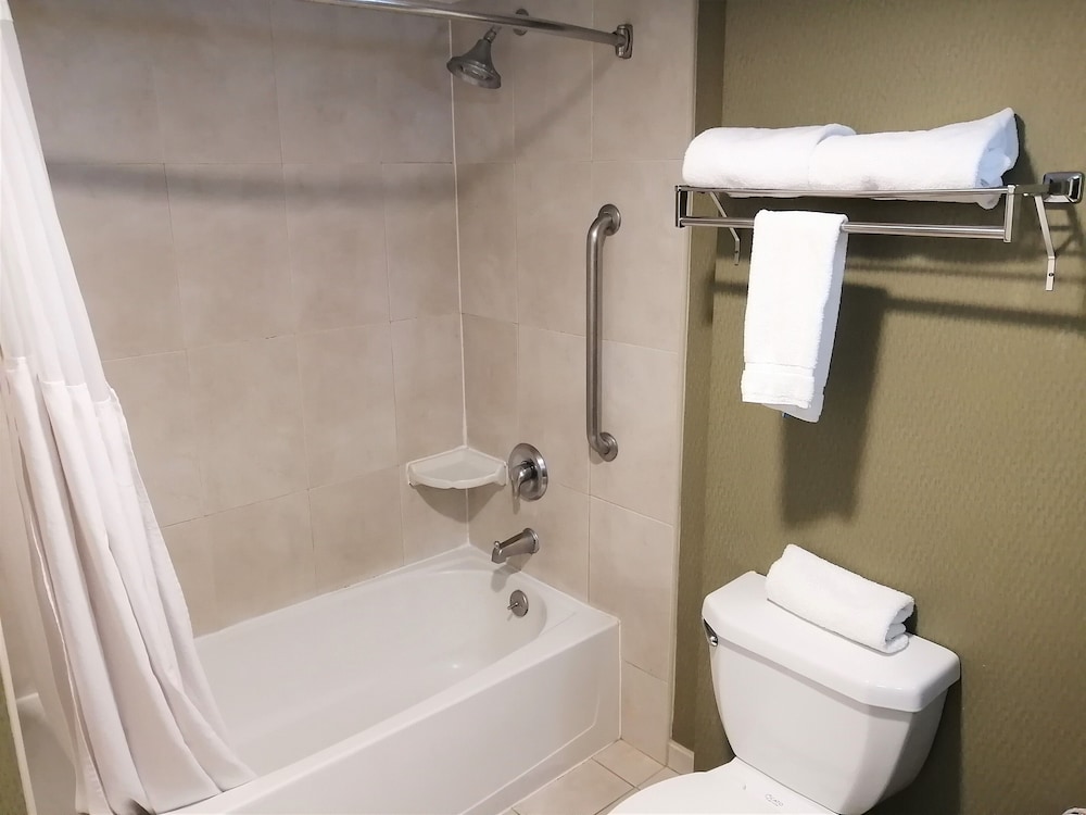 Suite, 2 Queen Beds - Photo 6