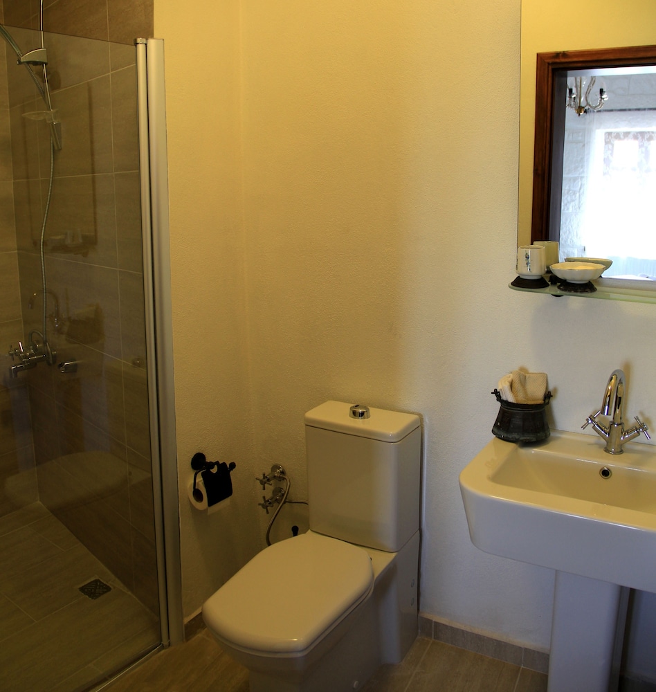 Superior Suite (Rosemary / Daphne) photo 2