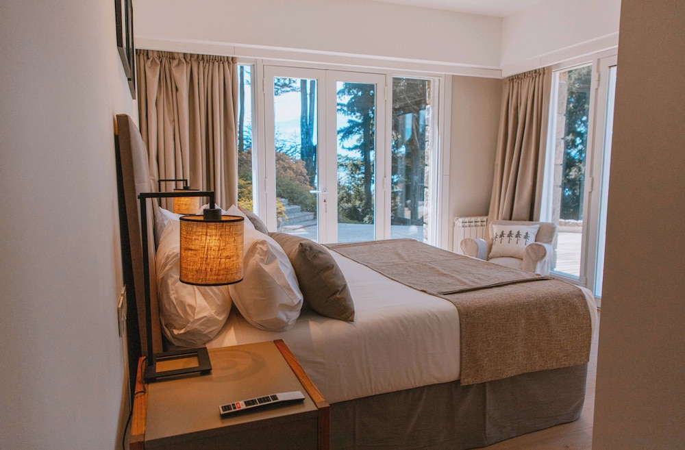 Superior Studio Suite, Balcony, Lake View photo 1