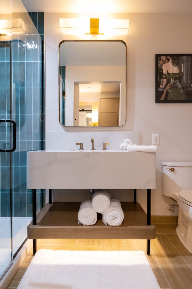 Standard Room, 2 Queen Beds - Photo 4