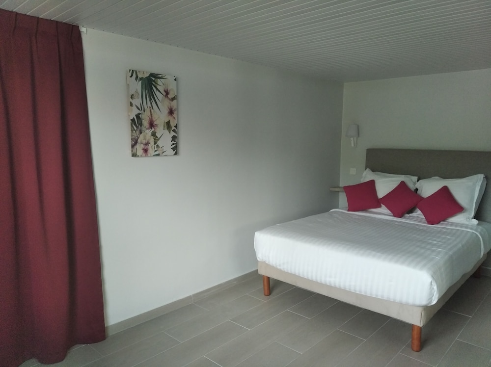 Standard Double Room, Non Smoking, Pool View photo 1