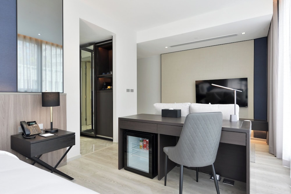 Deluxe Room, Bathtub