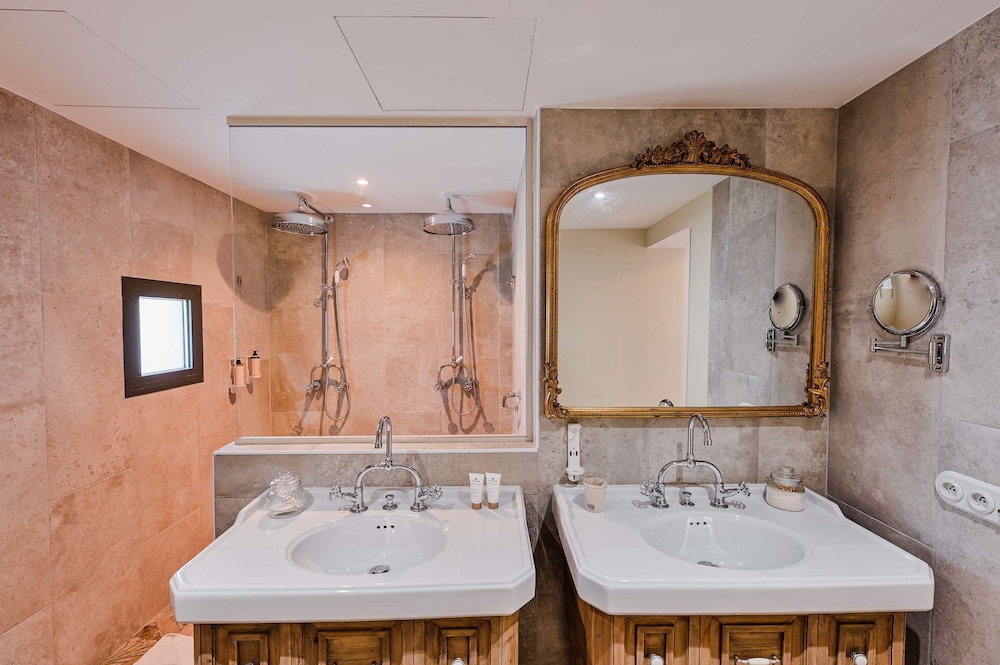 Junior Suite, 1 King Bed (Saunier) photo 3
