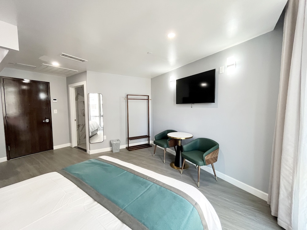 Deluxe Studio Suite photo 2