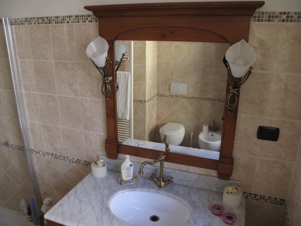 Double Room, Shared Bathroom (Pop) photo 3