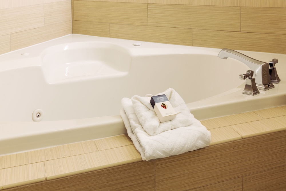 Suite, 1 King Bed, Jetted Tub (Balcony)
