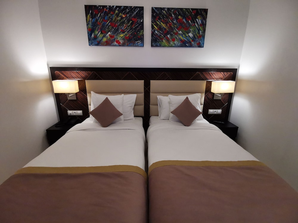 Classic Twin Room - Photo 10