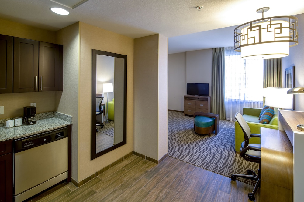 Studio, 1 King Bed, Accessible, Bathtub photo 3