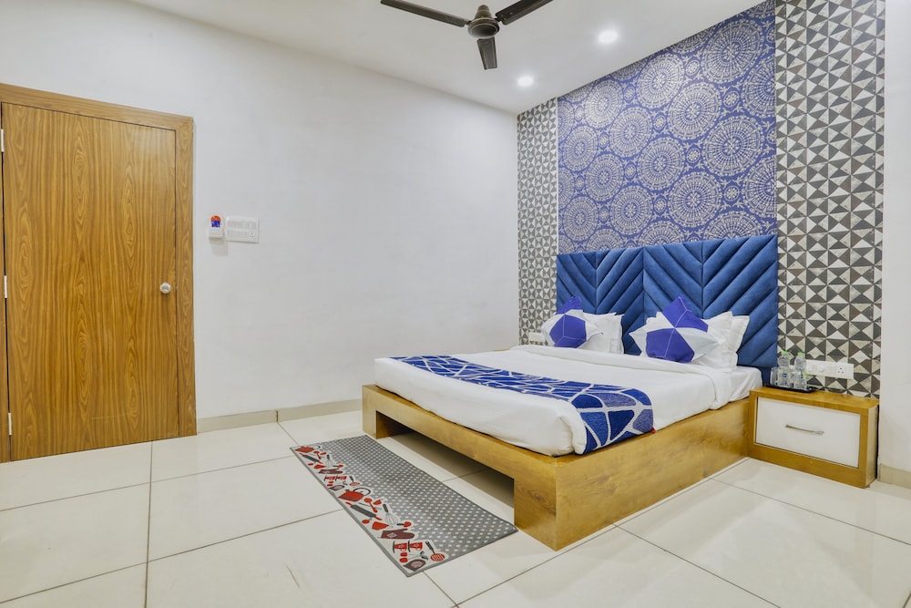 Executive Room - Photo 6