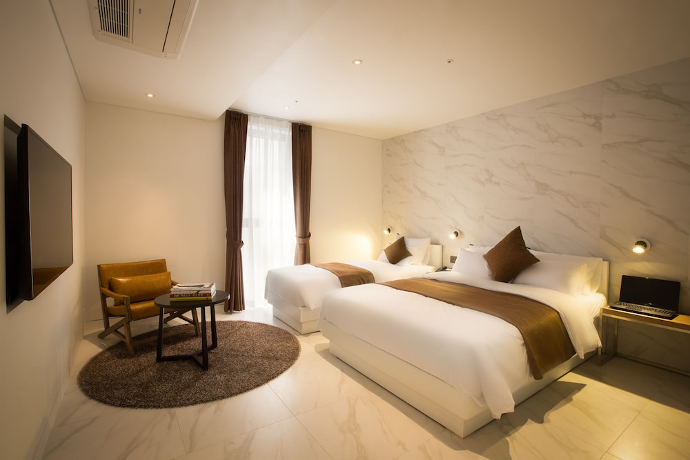 Premier Twin Room