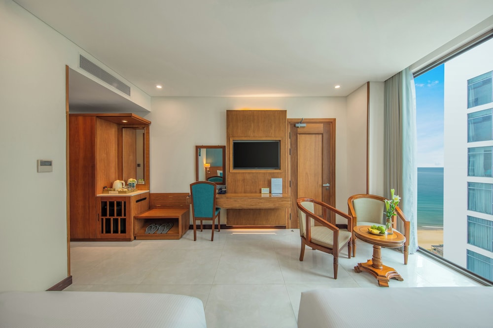 Family Connecting Room Partial Ocean View photo 2