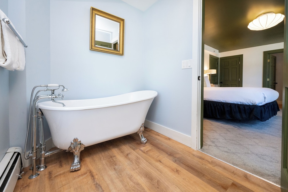 Deluxe Room, 1 King Bed (Whitlock Inn)
