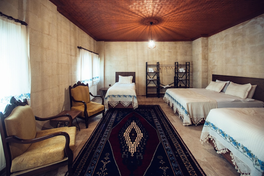 Family Quadruple Room - Photo 1