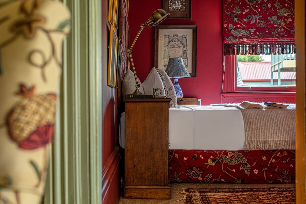 Basil Crisp's Room photo 2