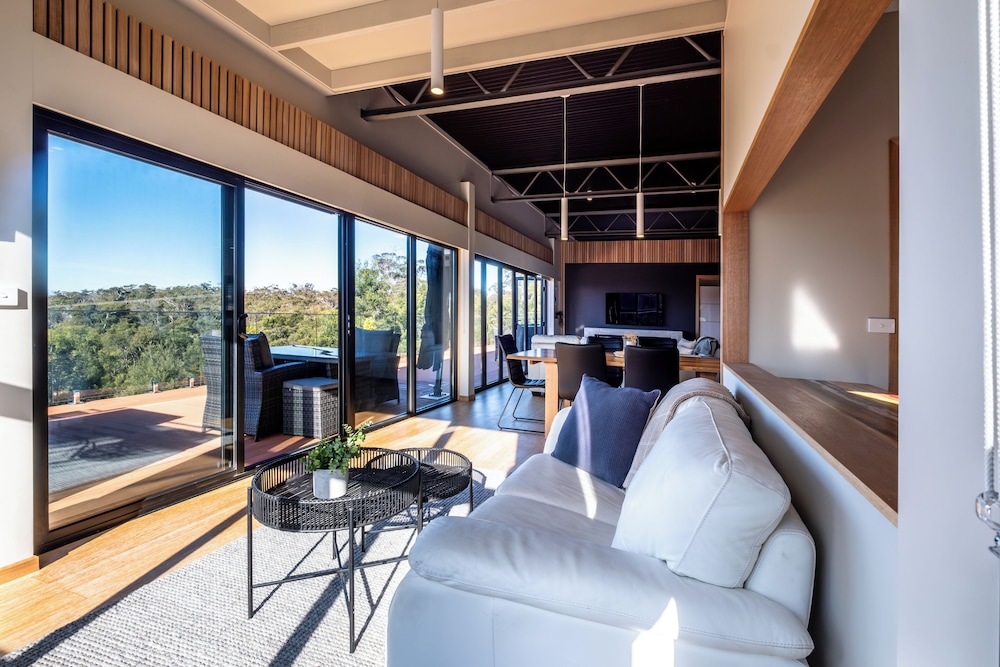 Luxury House photo 1