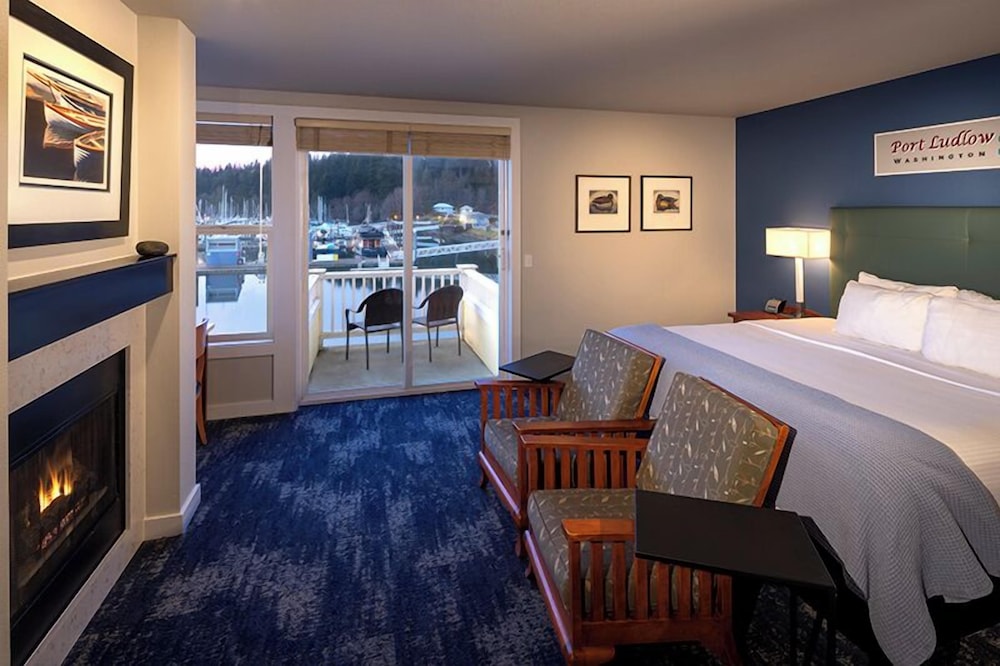 King Balcony Marina View Inn Room
