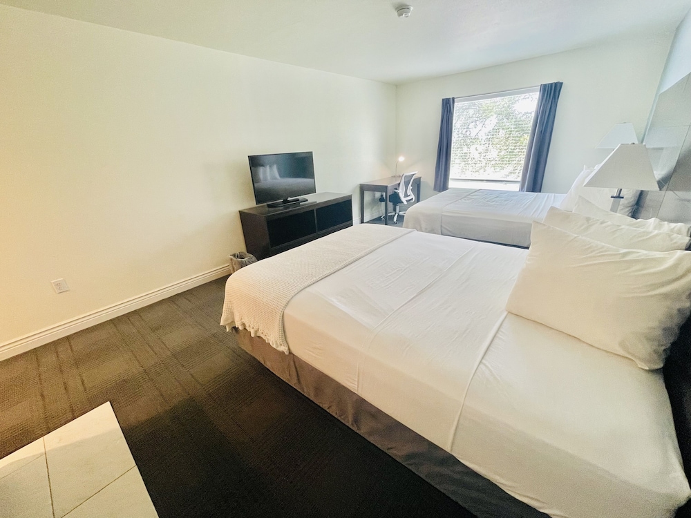 Design Room, 2 Queen Beds, Non Smoking