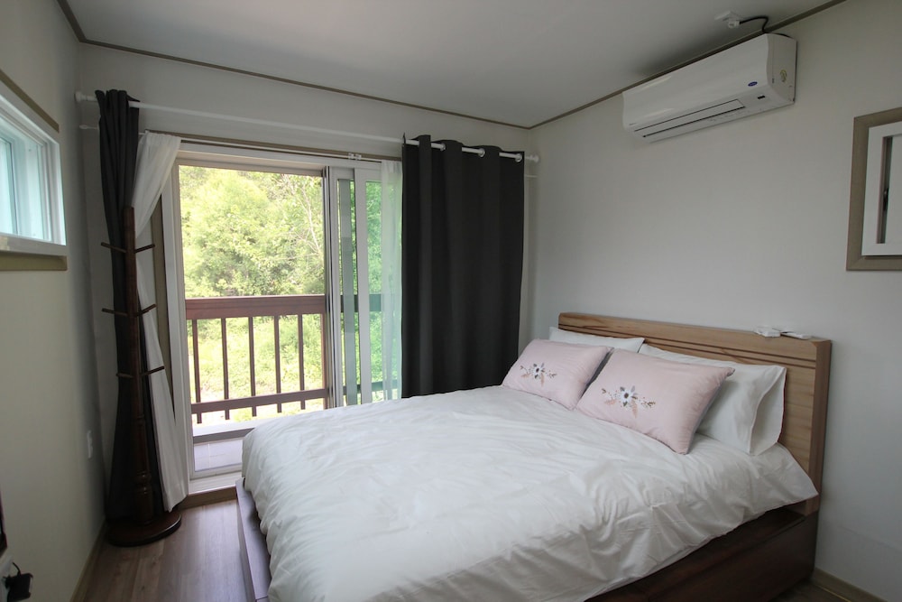 Condo (202) photo 2