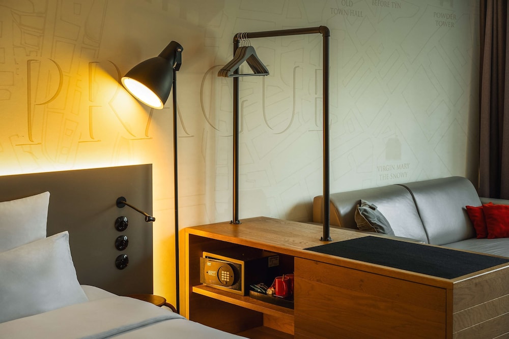 Junior Double or Twin Room thumbnail 5