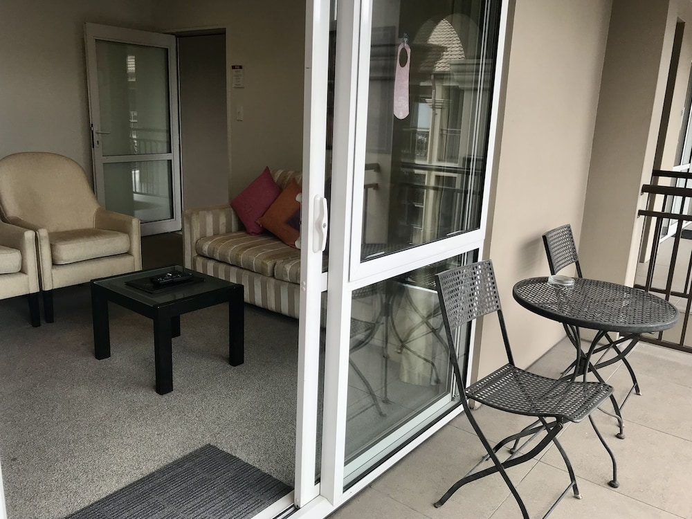 Deluxe Suite, 1 Bedroom - Photo 7