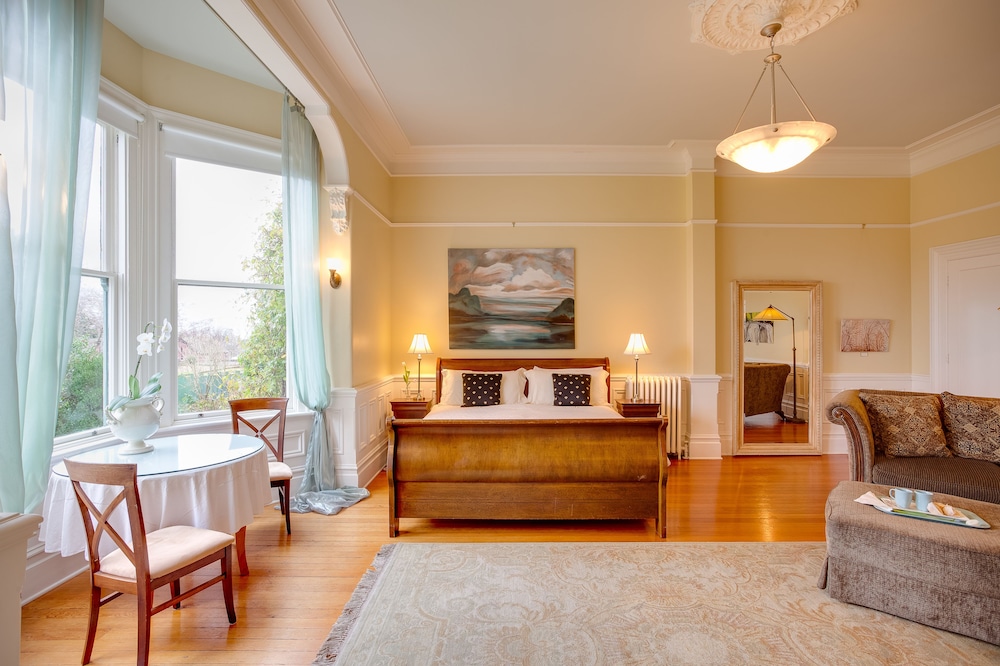Grand Suite, Jetted Tub, Garden View (The Fairholme) photo 3