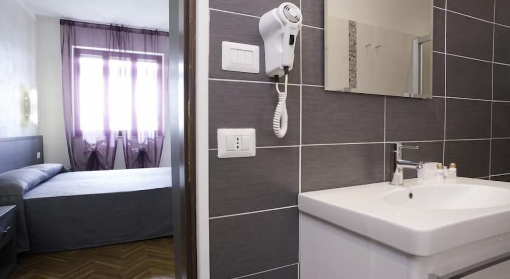 Standard Double or Twin Room photo 1