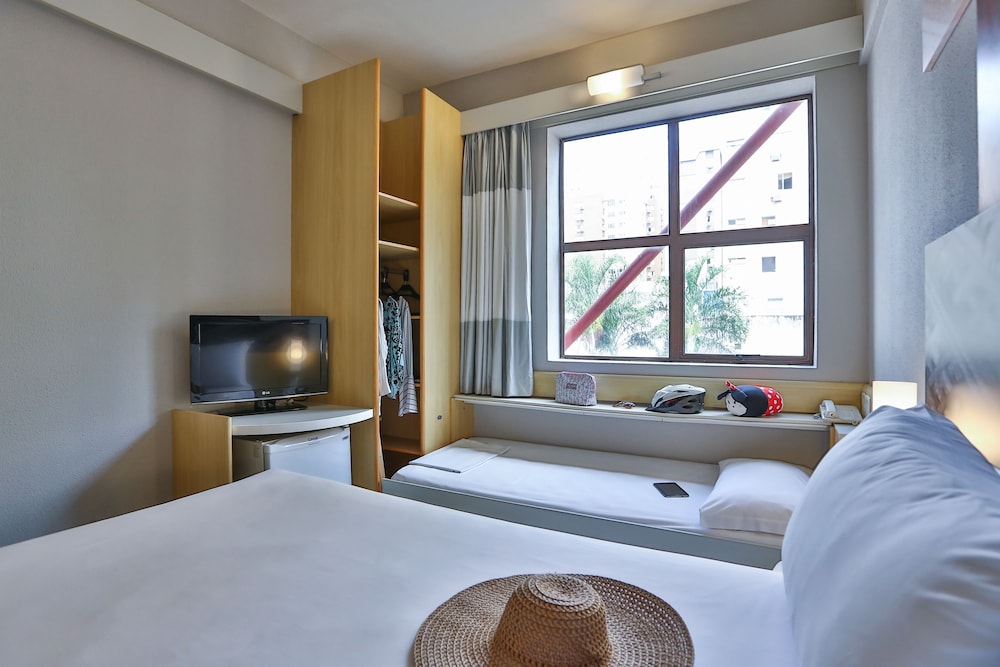 Standard Room, Multiple Beds - Photo 2