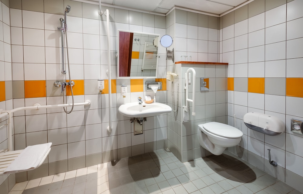 Room, Accessible photo 3