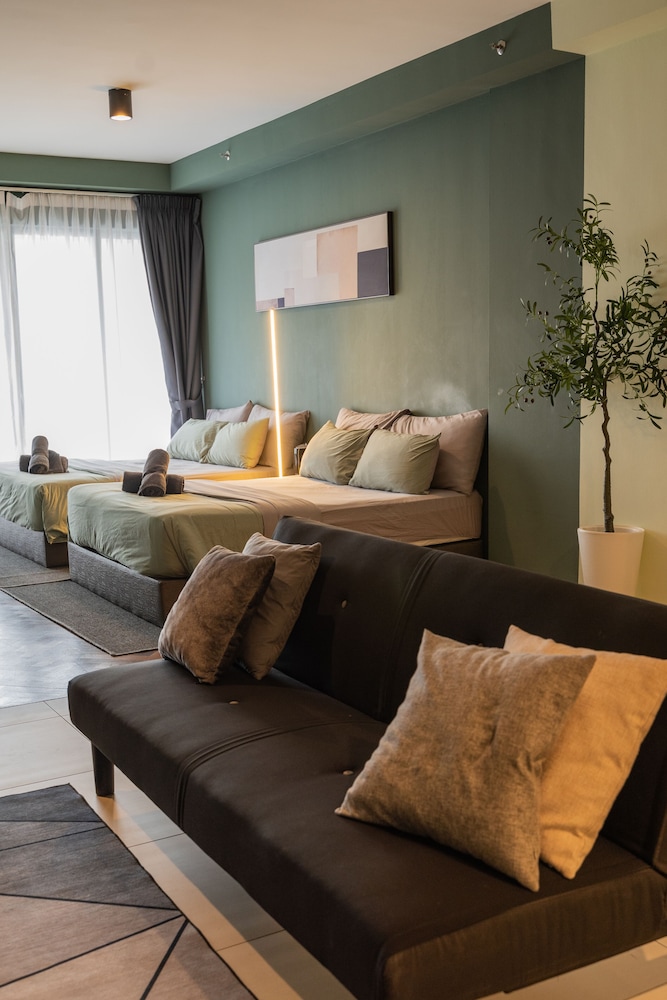 Deluxe Seaview Suite Twin Bed by The Only Bnb photo 3