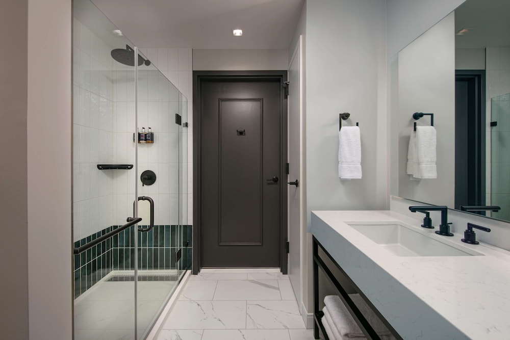 Premier Room, 2 Queen Beds, City View (Deluxe) - Photo 6