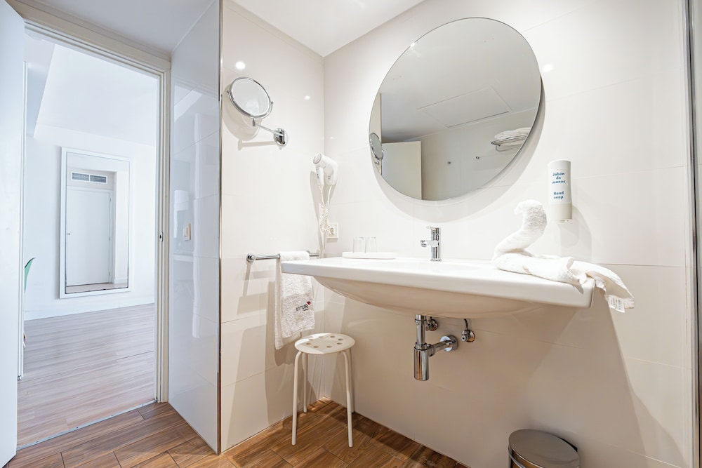 Junior Suite, 2 Twin Beds, Terrace, Pool View (Superior) - Photo 9